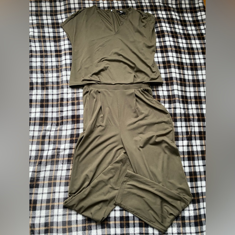 Uniqlo Olive Green romper size S